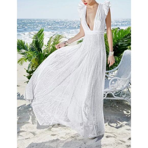 Alice & Olivia Dresses & Skirts - NWT Alice & Olivia White V Neck Eyelet Lace Vanna Maxi Dress Size 6